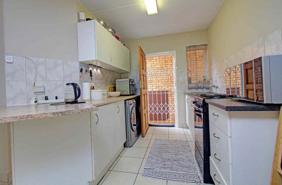2 Bedroom Property for Sale in Wilgeheuwel Gauteng