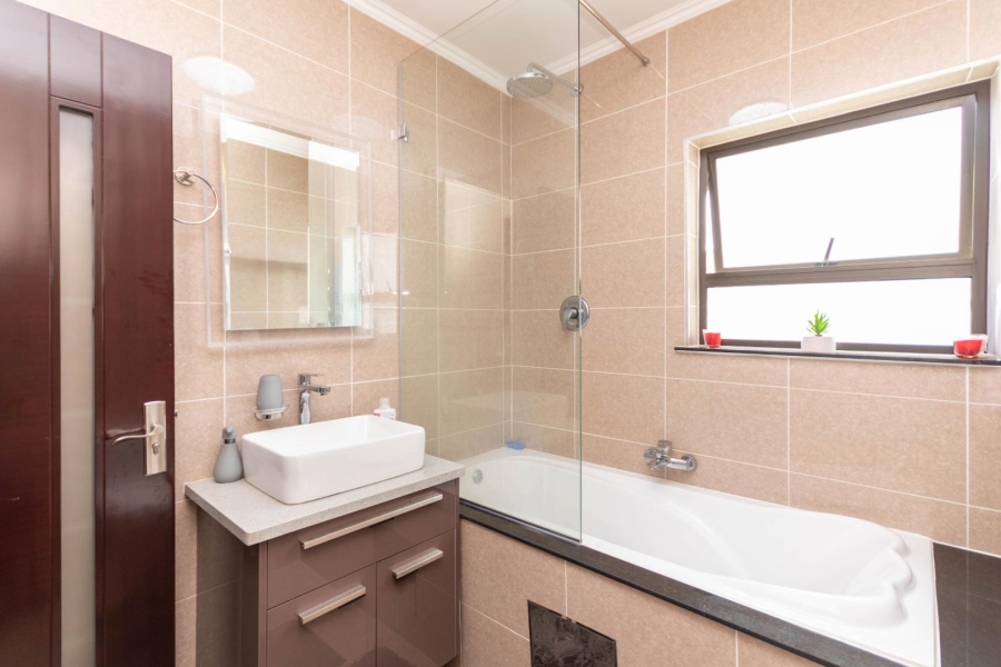 1 Bedroom Property for Sale in Broadacres Gauteng