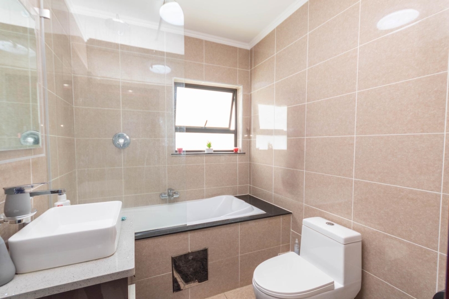 1 Bedroom Property for Sale in Broadacres Gauteng