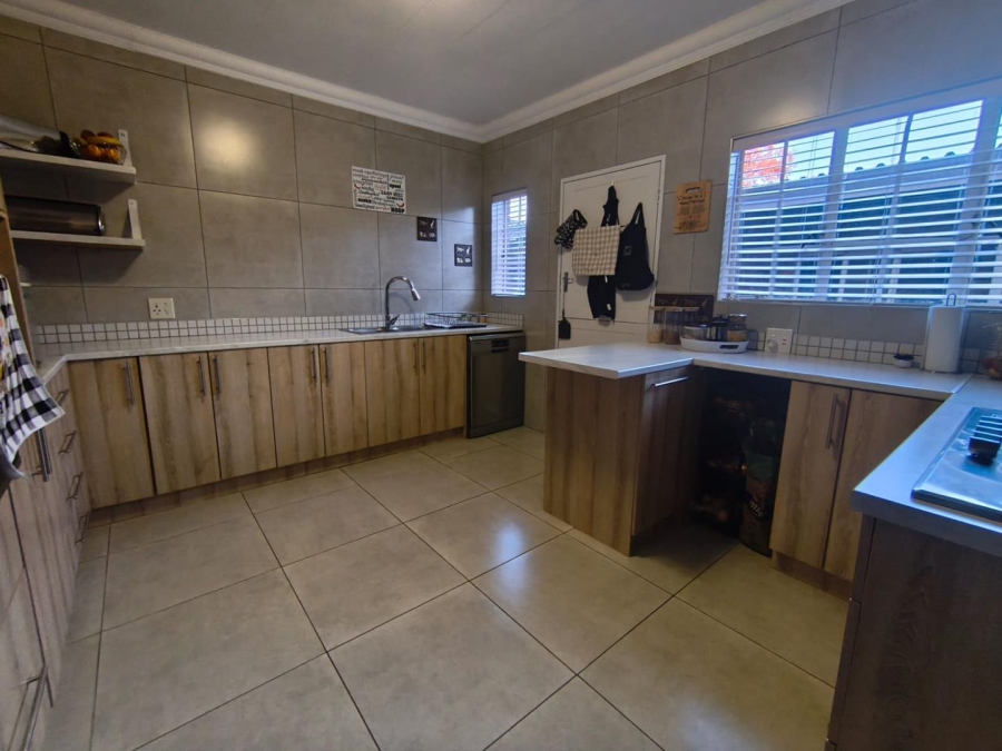 3 Bedroom Property for Sale in Brackenhurst Gauteng