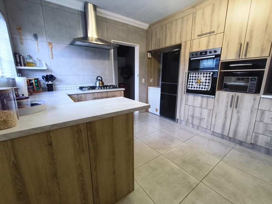 3 Bedroom Property for Sale in Brackenhurst Gauteng