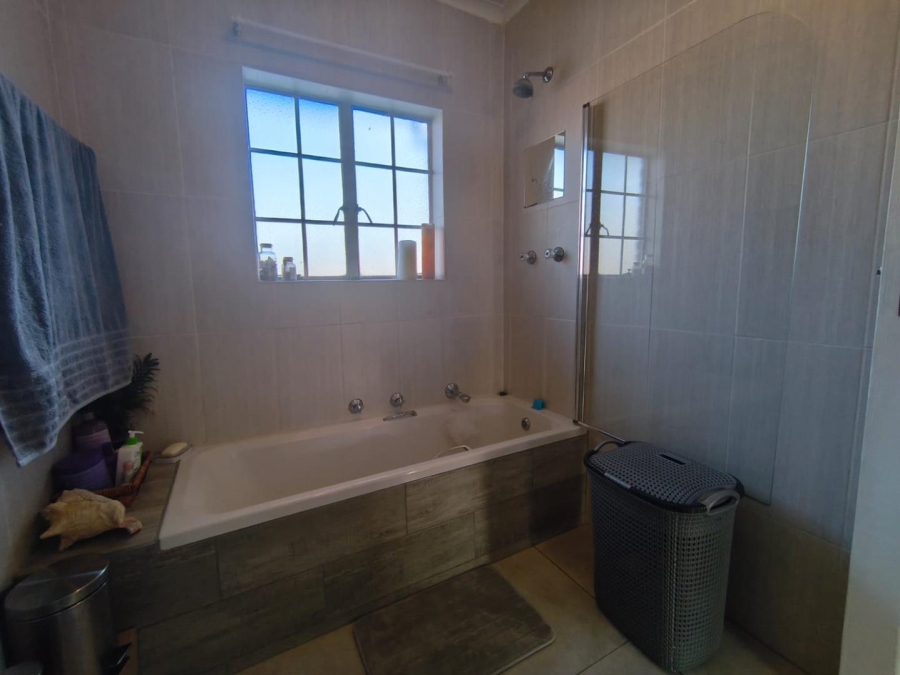 3 Bedroom Property for Sale in Brackenhurst Gauteng