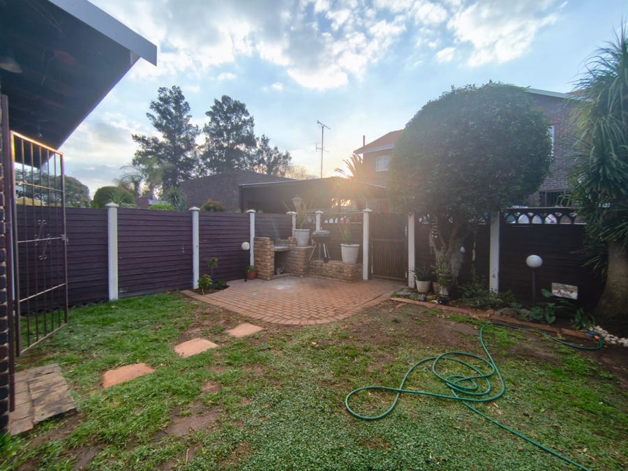 3 Bedroom Property for Sale in Brackenhurst Gauteng