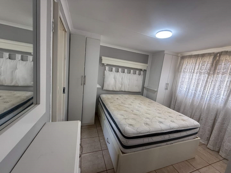 To Let 1 Bedroom Property for Rent in Rangeview Gauteng