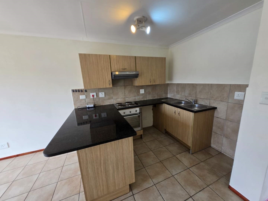 To Let 2 Bedroom Property for Rent in Noordhang Gauteng