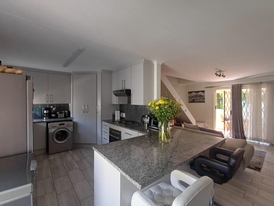 To Let 3 Bedroom Property for Rent in Sonneglans Gauteng