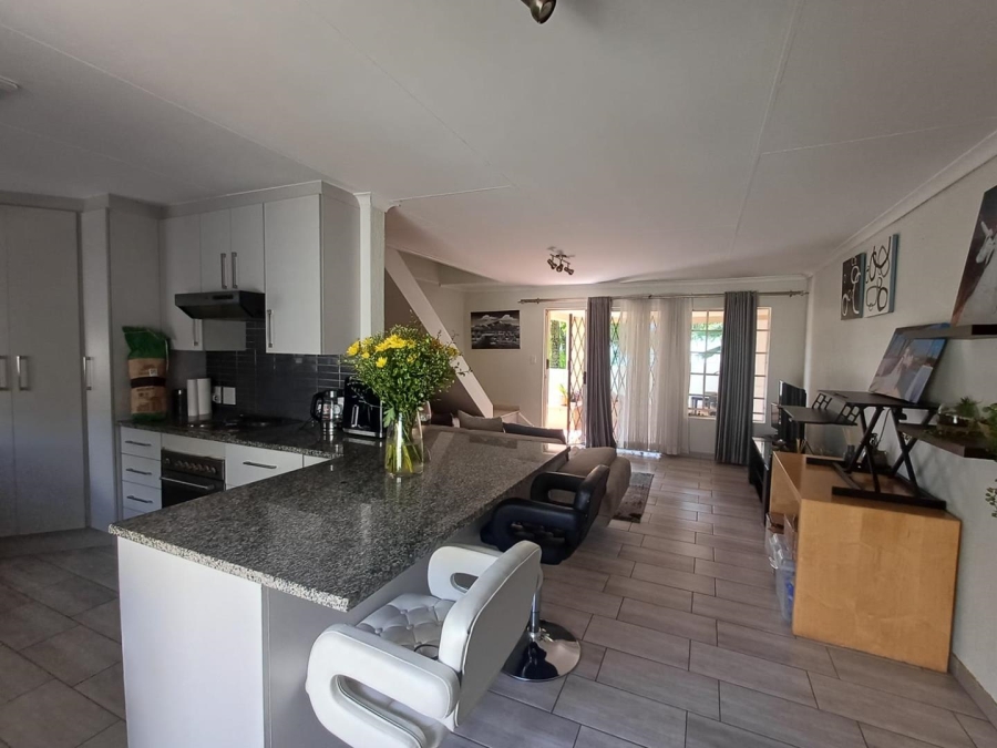 To Let 3 Bedroom Property for Rent in Sonneglans Gauteng