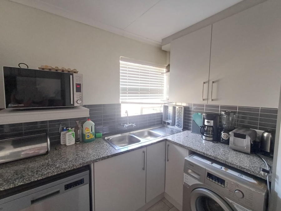 To Let 3 Bedroom Property for Rent in Sonneglans Gauteng