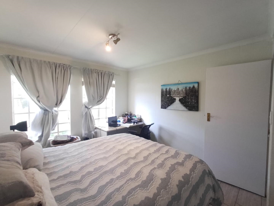 To Let 3 Bedroom Property for Rent in Sonneglans Gauteng