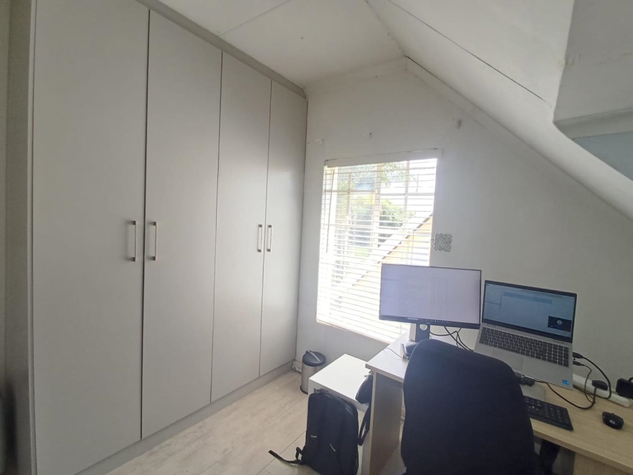 To Let 3 Bedroom Property for Rent in Sonneglans Gauteng