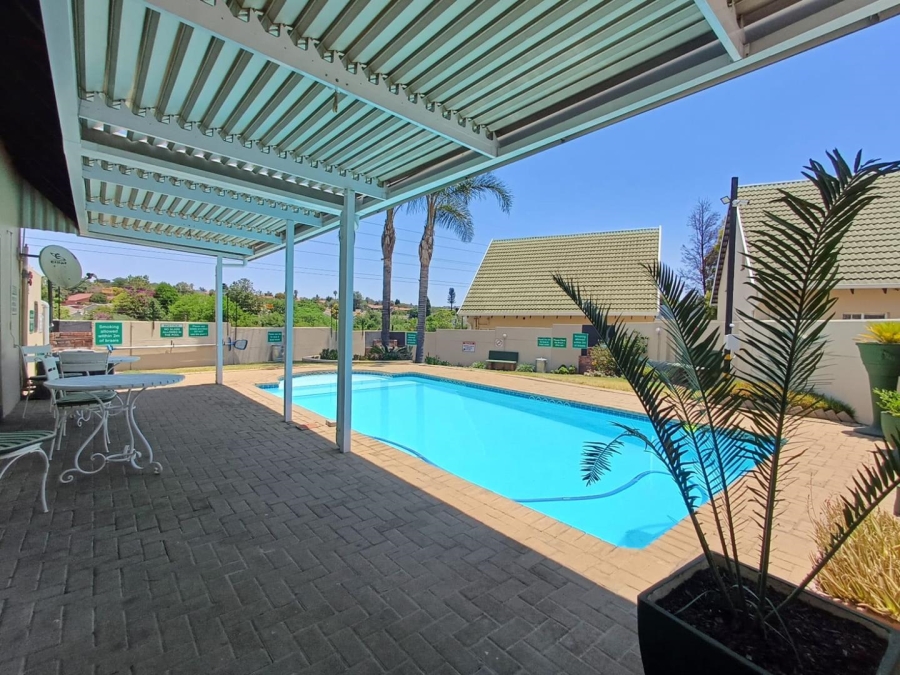 To Let 3 Bedroom Property for Rent in Sonneglans Gauteng