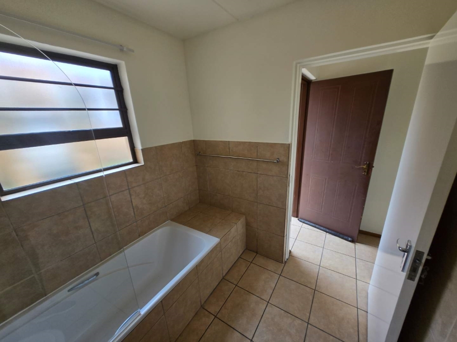To Let 2 Bedroom Property for Rent in Noordhang Gauteng