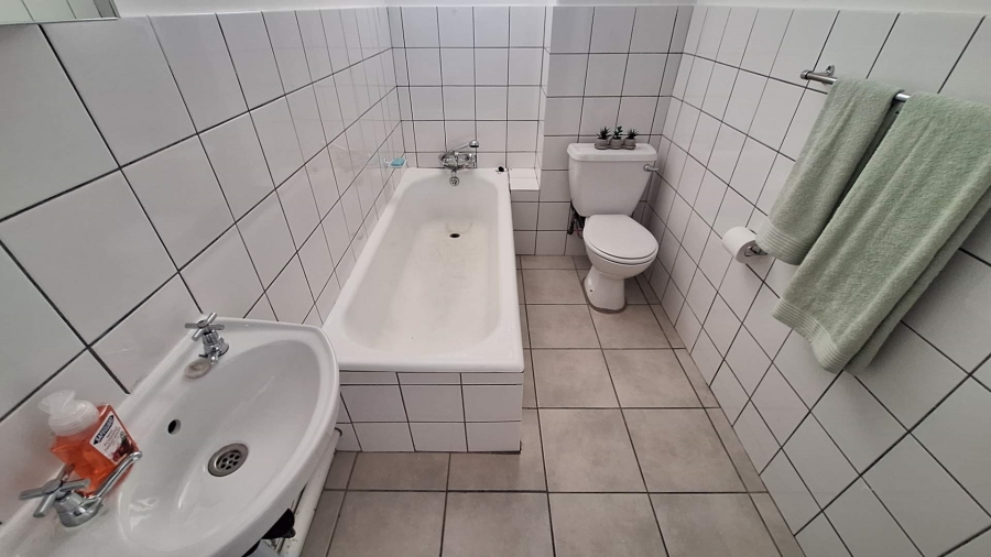 To Let 2 Bedroom Property for Rent in Constantia Kloof Gauteng