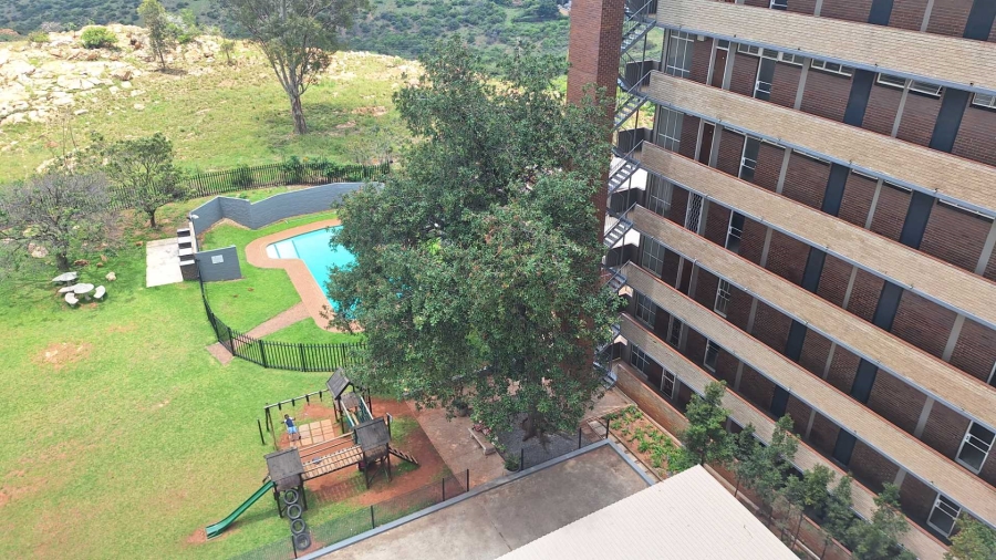 To Let 2 Bedroom Property for Rent in Constantia Kloof Gauteng