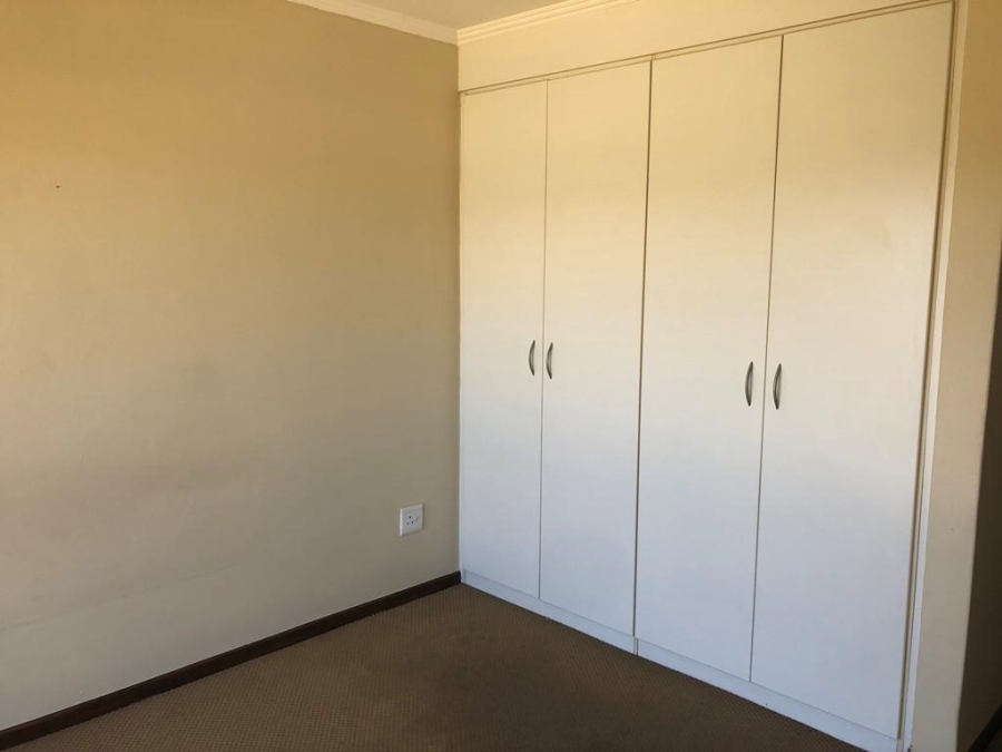 To Let 2 Bedroom Property for Rent in Jackal Creek Golf Estate Gauteng