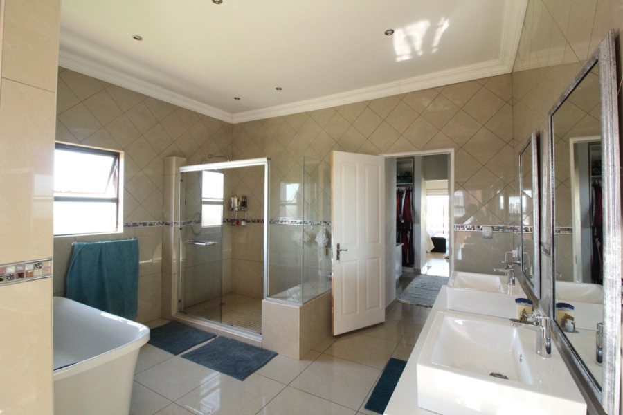 4 Bedroom Property for Sale in Blue Valley Golf Estate Gauteng