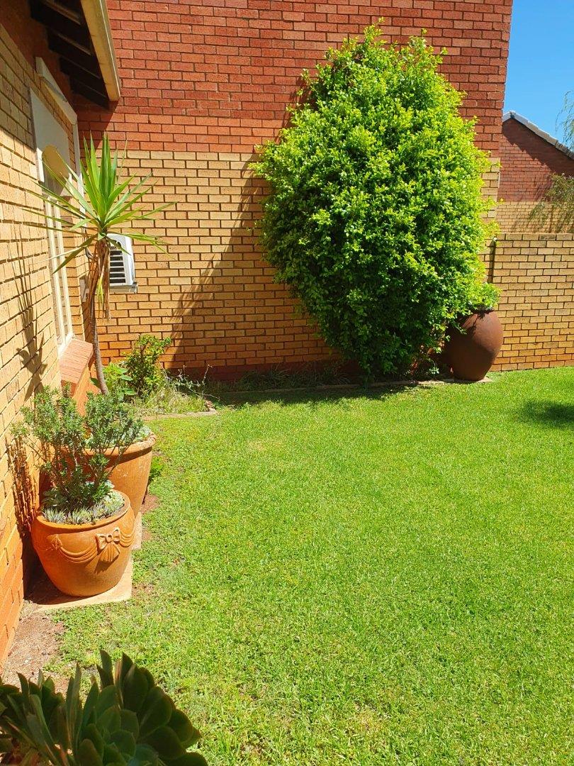 To Let 2 Bedroom Property for Rent in Equestria Gauteng