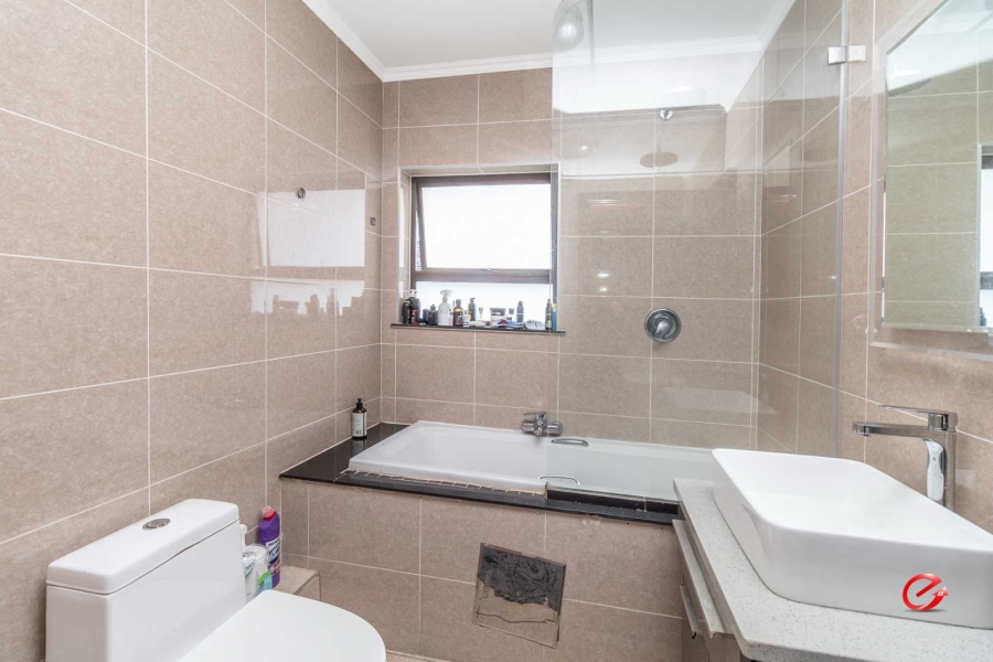 1 Bedroom Property for Sale in Fourways Gauteng