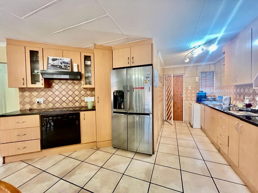 3 Bedroom Property for Sale in Helderkruin Gauteng