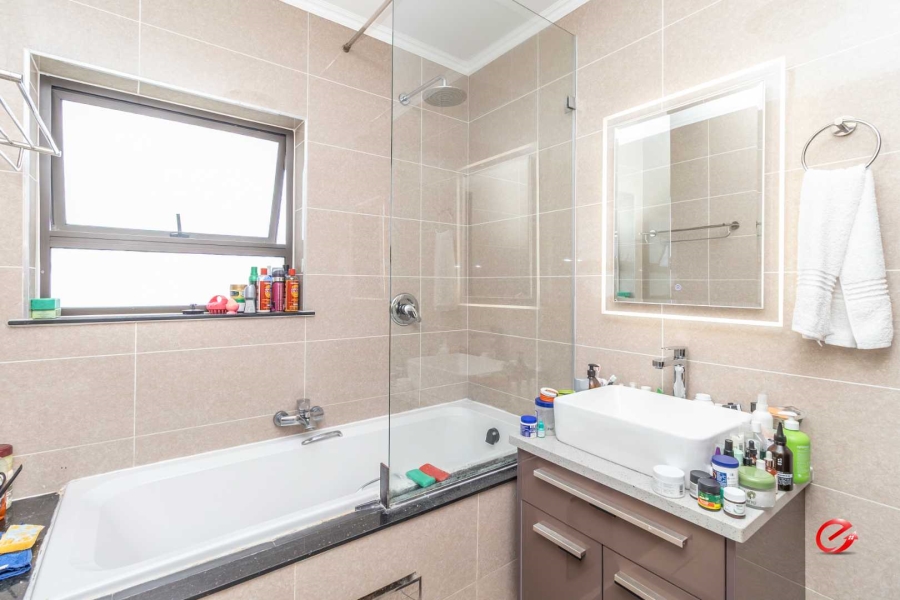 1 Bedroom Property for Sale in Fourways Gardens Gauteng