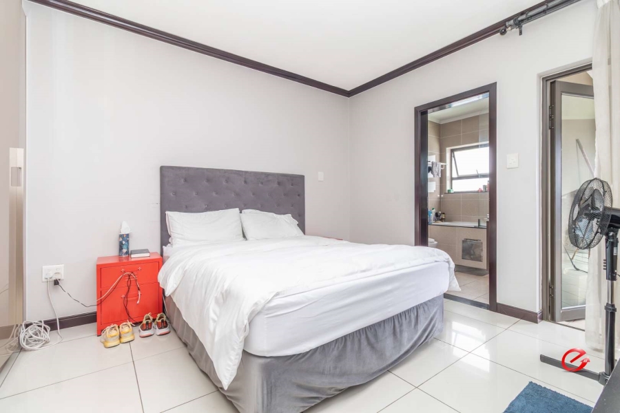 1 Bedroom Property for Sale in Fourways Gardens Gauteng