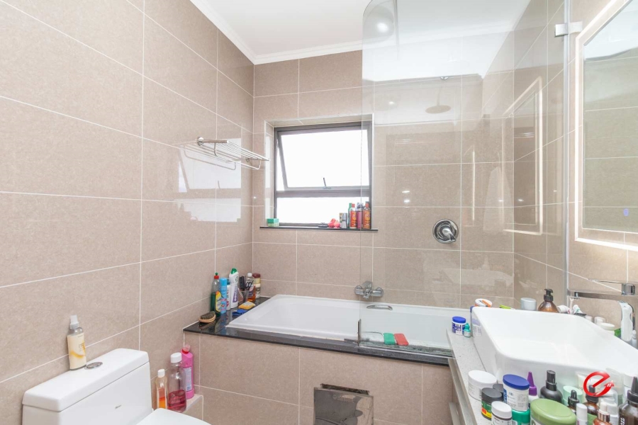 1 Bedroom Property for Sale in Fourways Gardens Gauteng