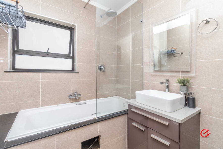 1 Bedroom Property for Sale in Fourways Gauteng