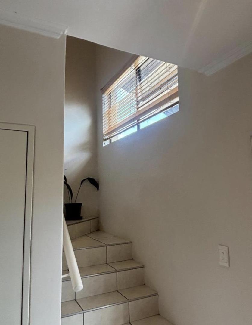 To Let 2 Bedroom Property for Rent in Sandown Gauteng