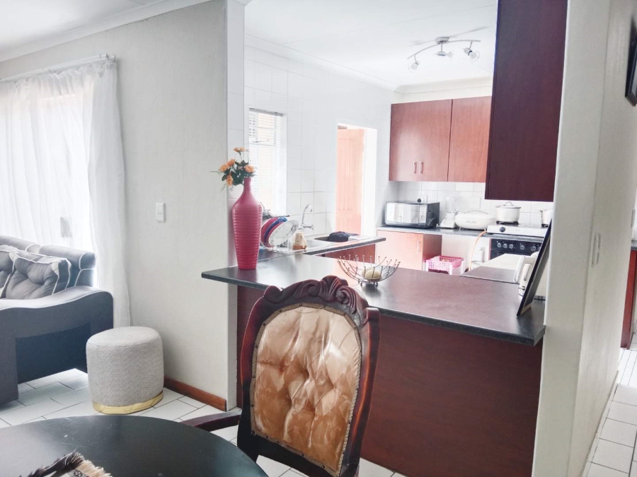 2 Bedroom Property for Sale in Corlett Gardens Gauteng