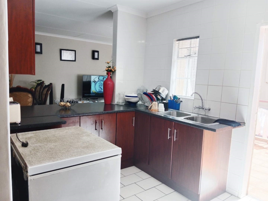 2 Bedroom Property for Sale in Corlett Gardens Gauteng