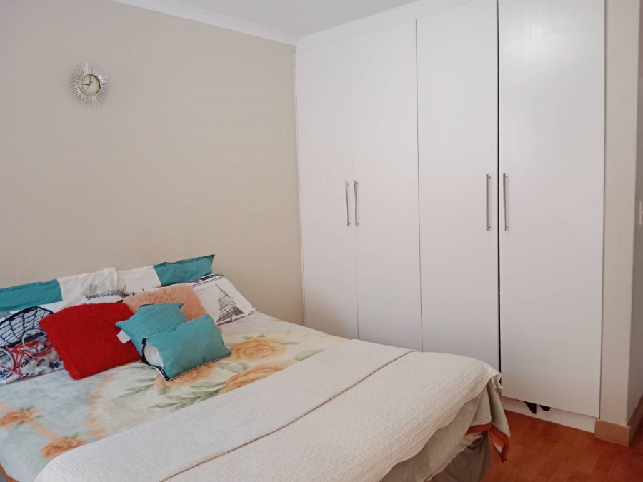 2 Bedroom Property for Sale in Corlett Gardens Gauteng