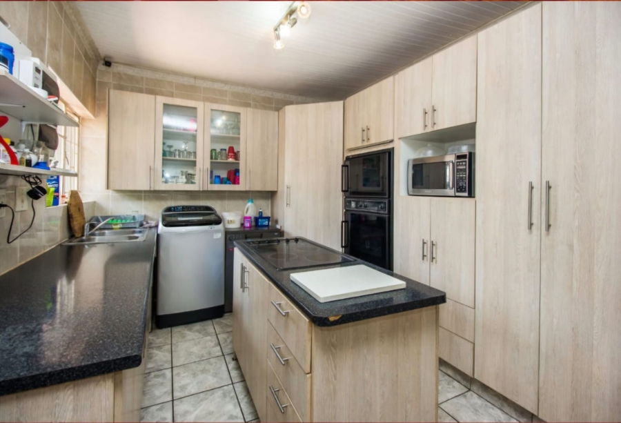 4 Bedroom Property for Sale in Meyerspark Gauteng