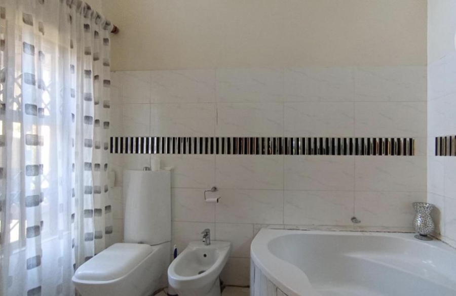 4 Bedroom Property for Sale in The Orchards Gauteng