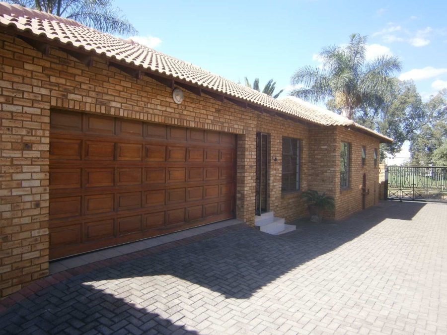 2 Bedroom Property for Sale in New Redruth Gauteng