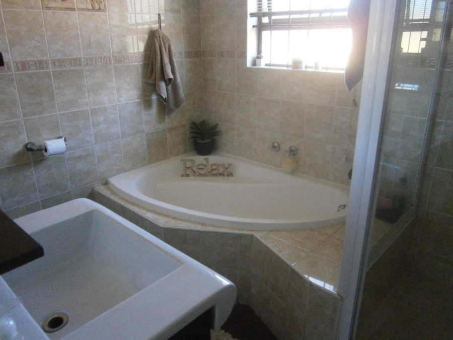 2 Bedroom Property for Sale in New Redruth Gauteng