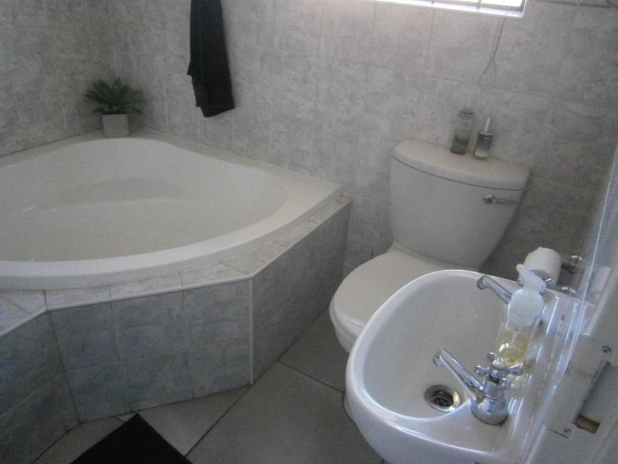 2 Bedroom Property for Sale in New Redruth Gauteng