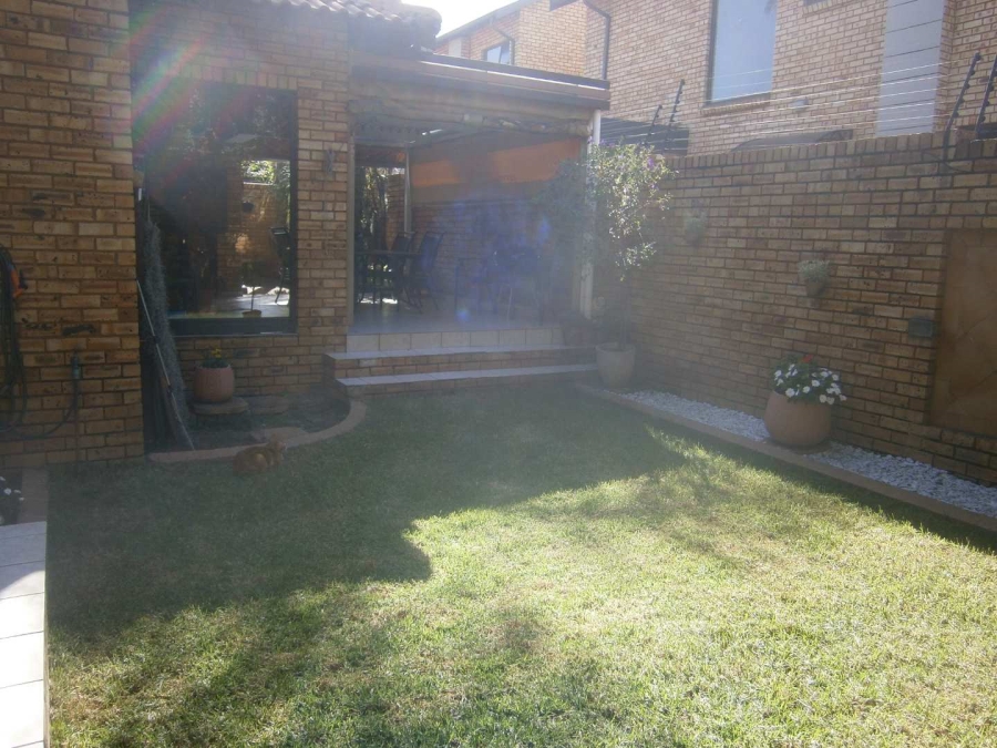 2 Bedroom Property for Sale in New Redruth Gauteng