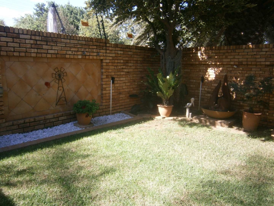 2 Bedroom Property for Sale in New Redruth Gauteng
