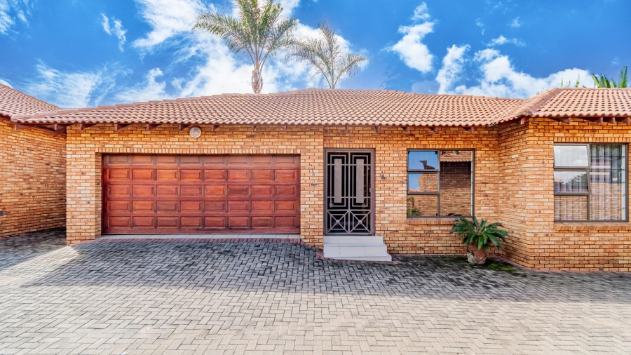 2 Bedroom Property for Sale in New Redruth Gauteng