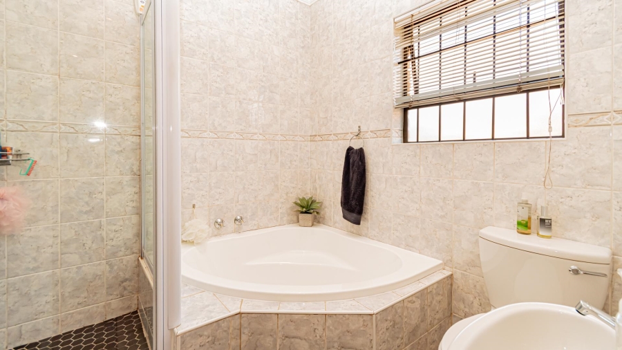 2 Bedroom Property for Sale in New Redruth Gauteng