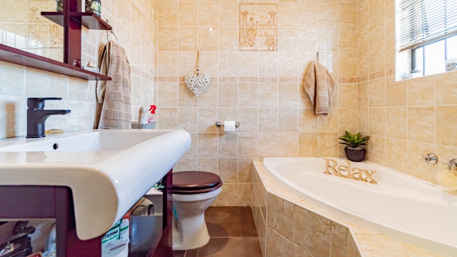 2 Bedroom Property for Sale in New Redruth Gauteng