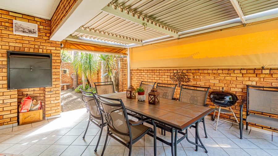 2 Bedroom Property for Sale in New Redruth Gauteng