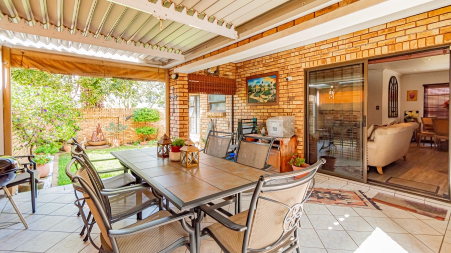 2 Bedroom Property for Sale in New Redruth Gauteng