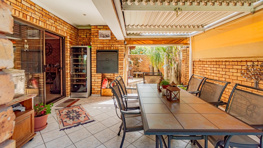 2 Bedroom Property for Sale in New Redruth Gauteng