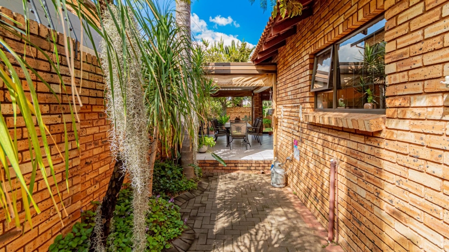 2 Bedroom Property for Sale in New Redruth Gauteng