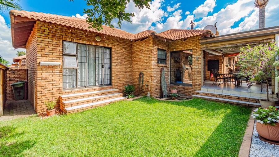 2 Bedroom Property for Sale in New Redruth Gauteng