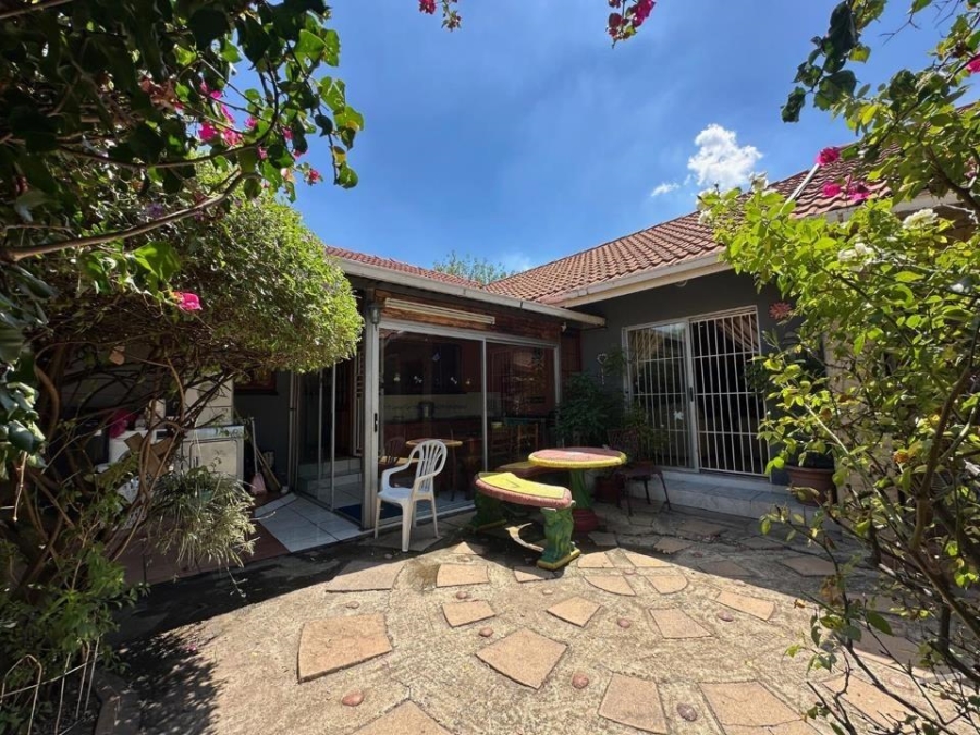 4 Bedroom Property for Sale in General Albertspark Gauteng