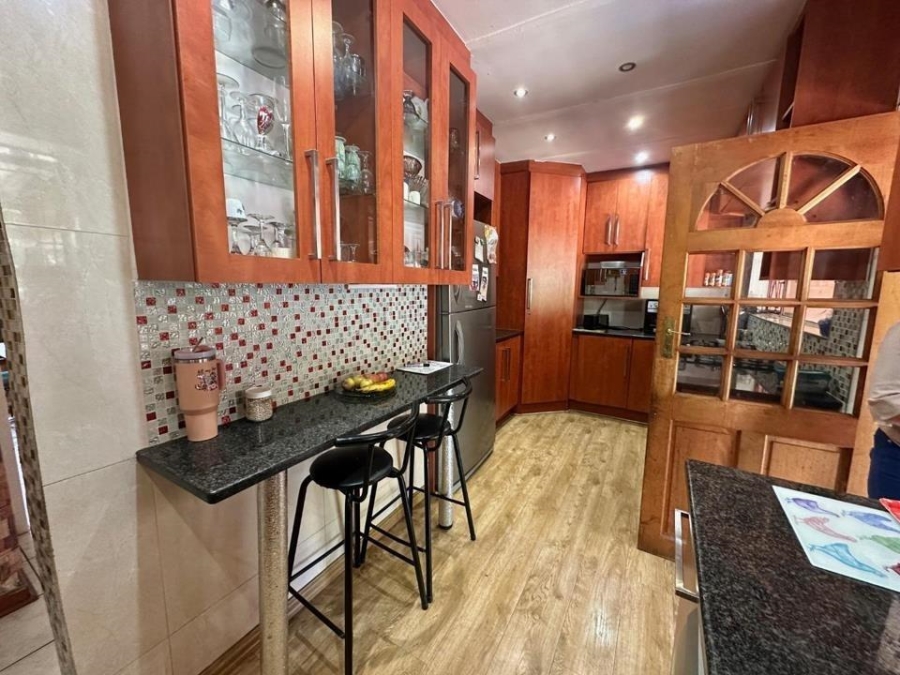 4 Bedroom Property for Sale in General Albertspark Gauteng