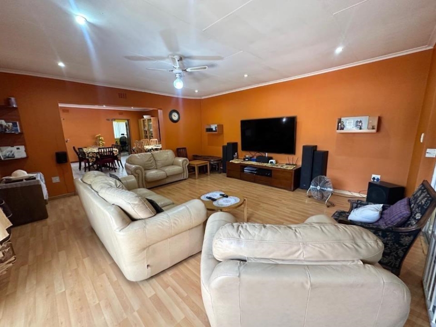 4 Bedroom Property for Sale in General Albertspark Gauteng