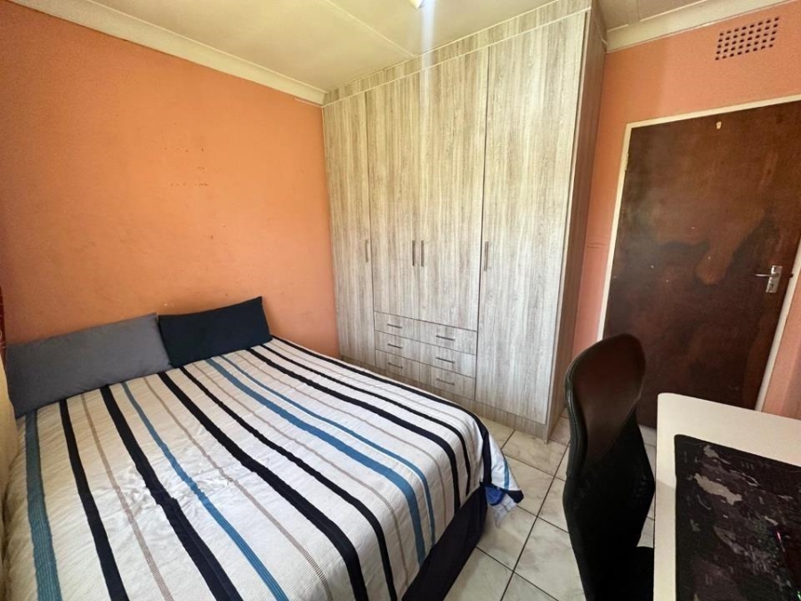 4 Bedroom Property for Sale in General Albertspark Gauteng